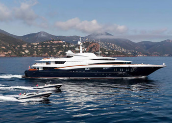 Wheels yacht for charter