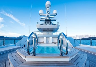 Cloudbreak yacht charter lifestyle
                        