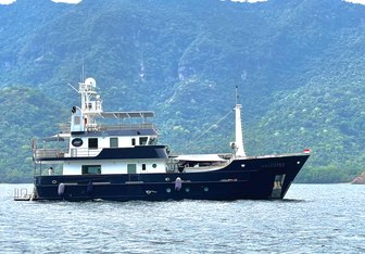 Grand Maloekoe Yacht Charter in South East Asia