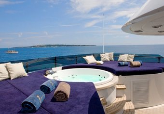 Lou Spirit yacht charter lifestyle
                        