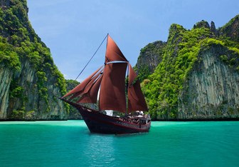 Manta Mae Yacht Charter in South East Asia
