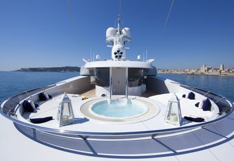Sarah yacht charter lifestyle
                        