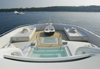 Siren yacht charter lifestyle
                        