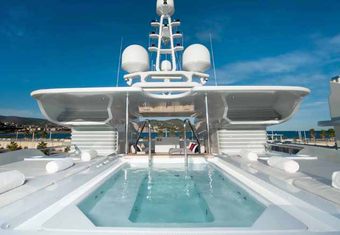 Triple Seven yacht charter lifestyle
                        