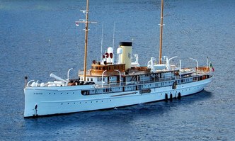 SS Delphine yacht charter Great Lakes Ew Motor Yacht