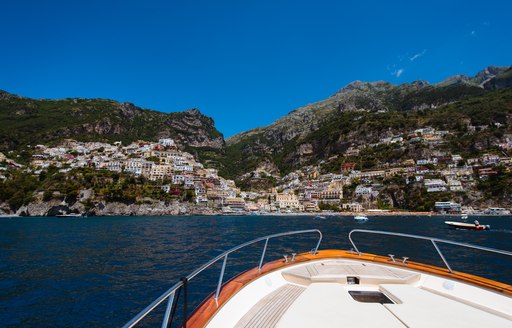 yacht in front of town of positano on the amalfi coast 